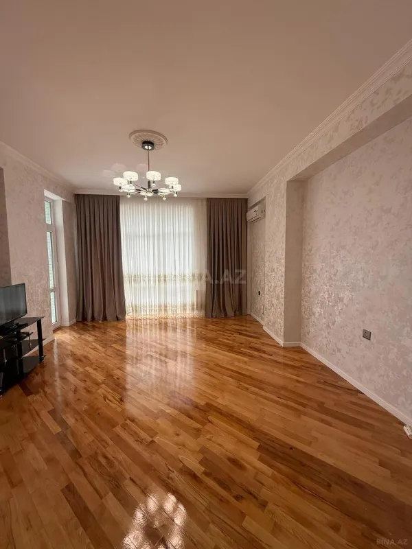 Satılır 2 otaqlı mənzil 82 m²