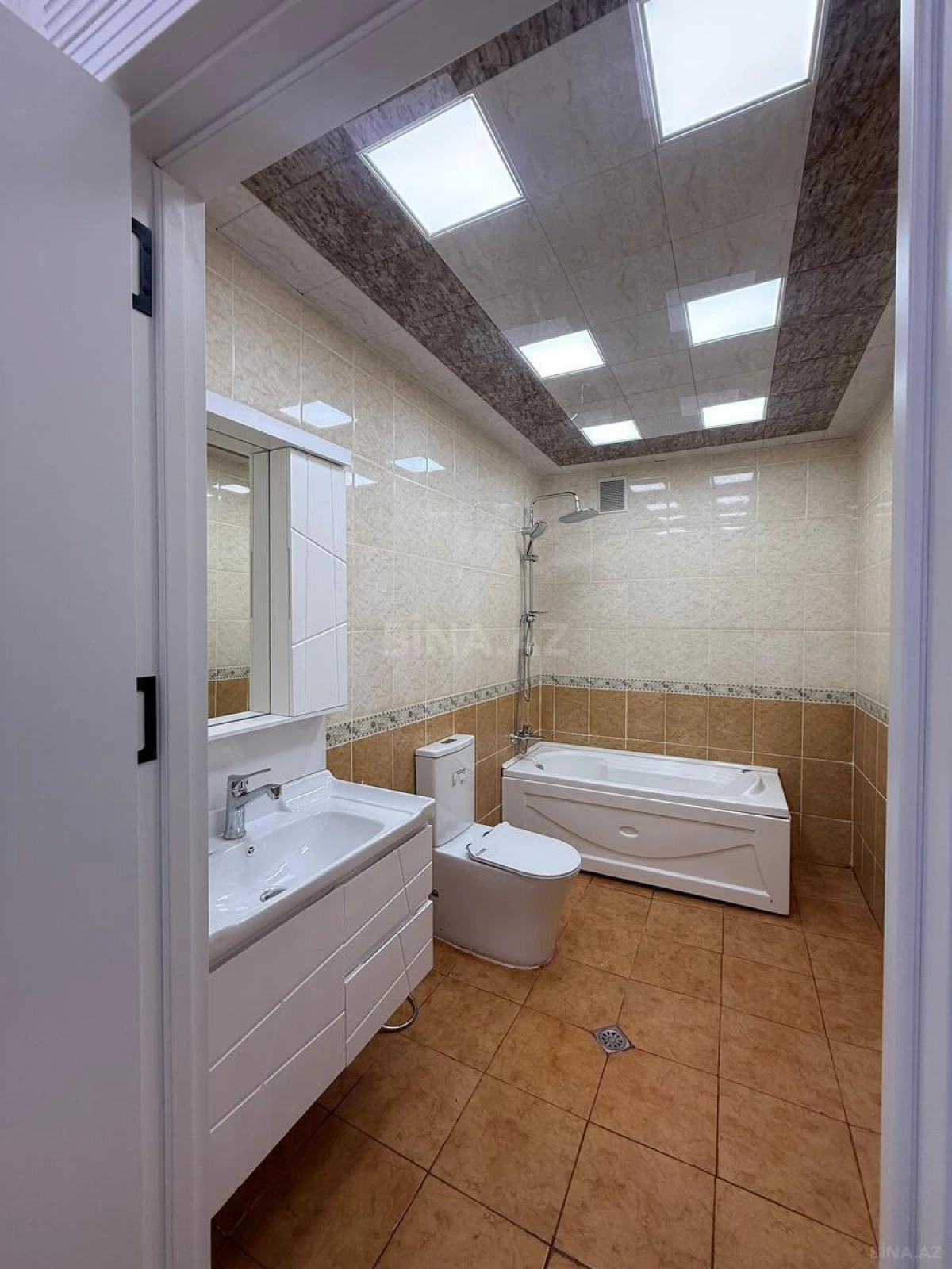 Satılır 2 otaqlı mənzil 82 m²