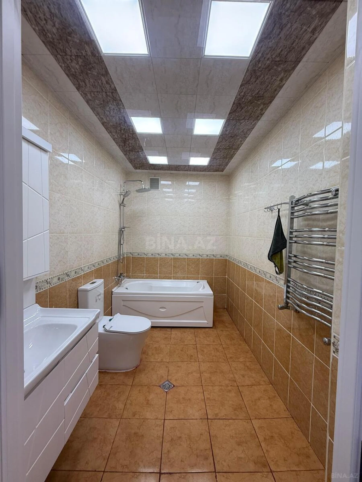 Satılır 2 otaqlı mənzil 82 m²