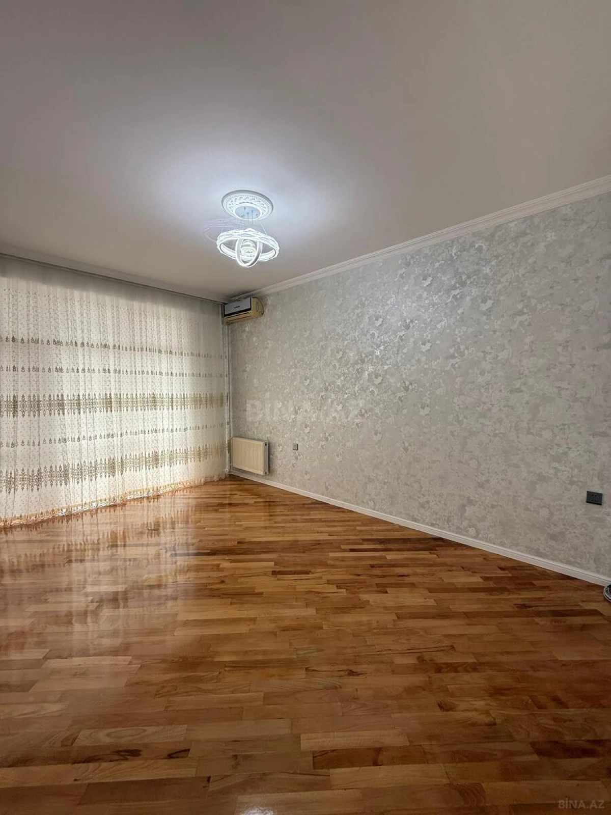 Satılır 2 otaqlı mənzil 82 m²
