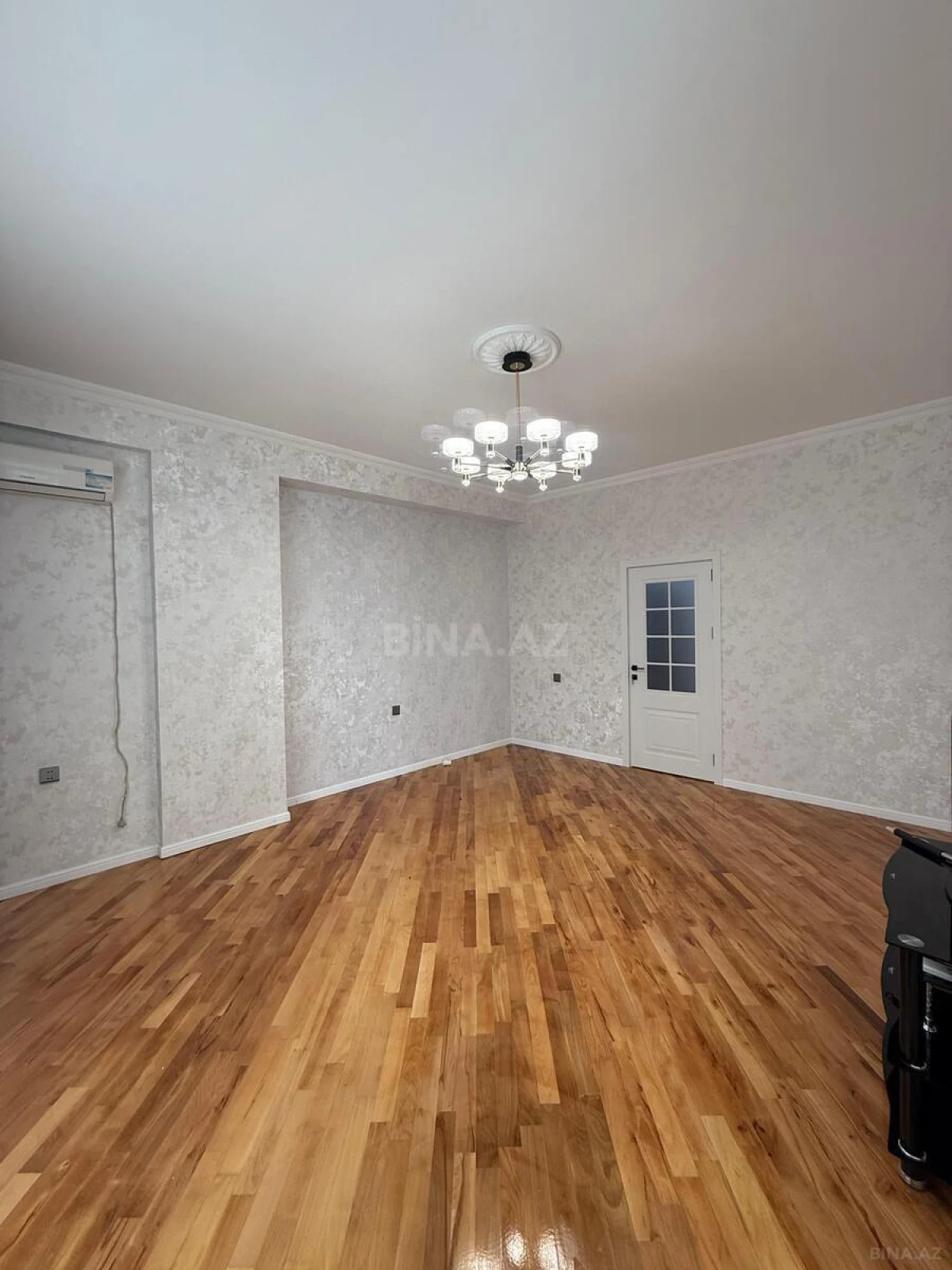 Satılır 2 otaqlı mənzil 82 m²