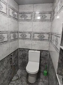 Satılır 8 otaqlı həyət evi 250 m²