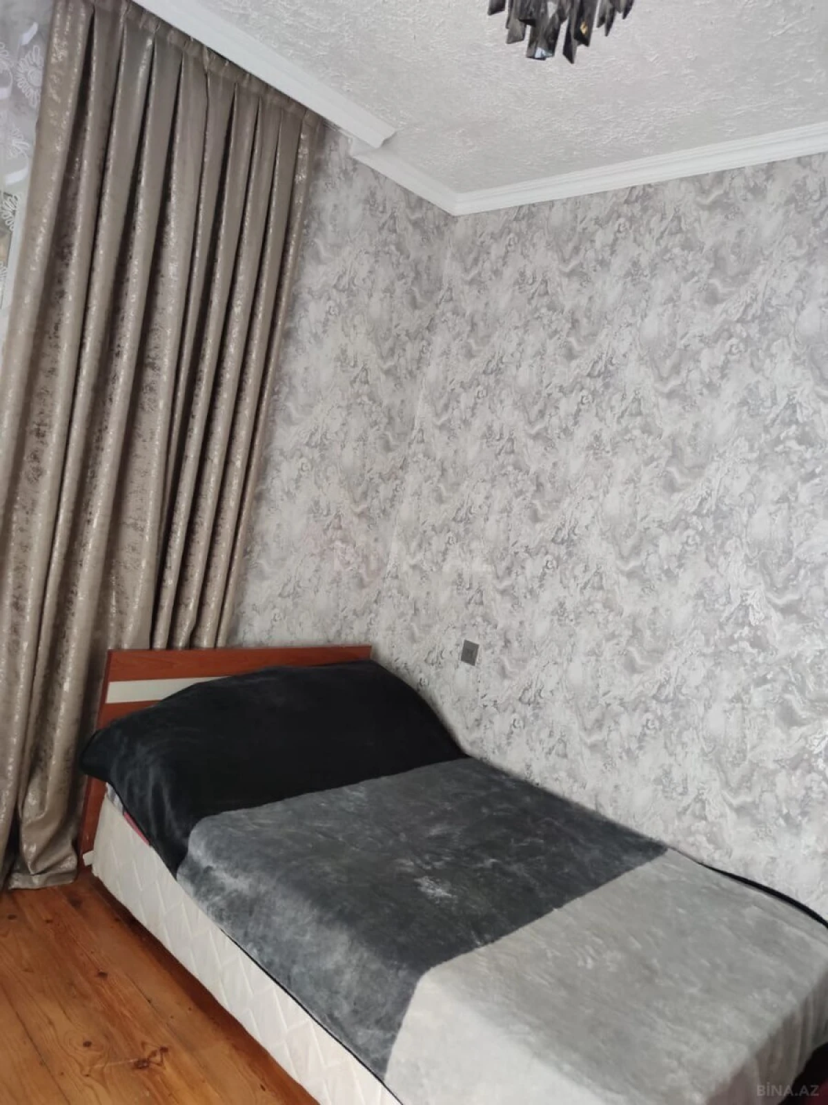 Satılır 8 otaqlı həyət evi 250 m²