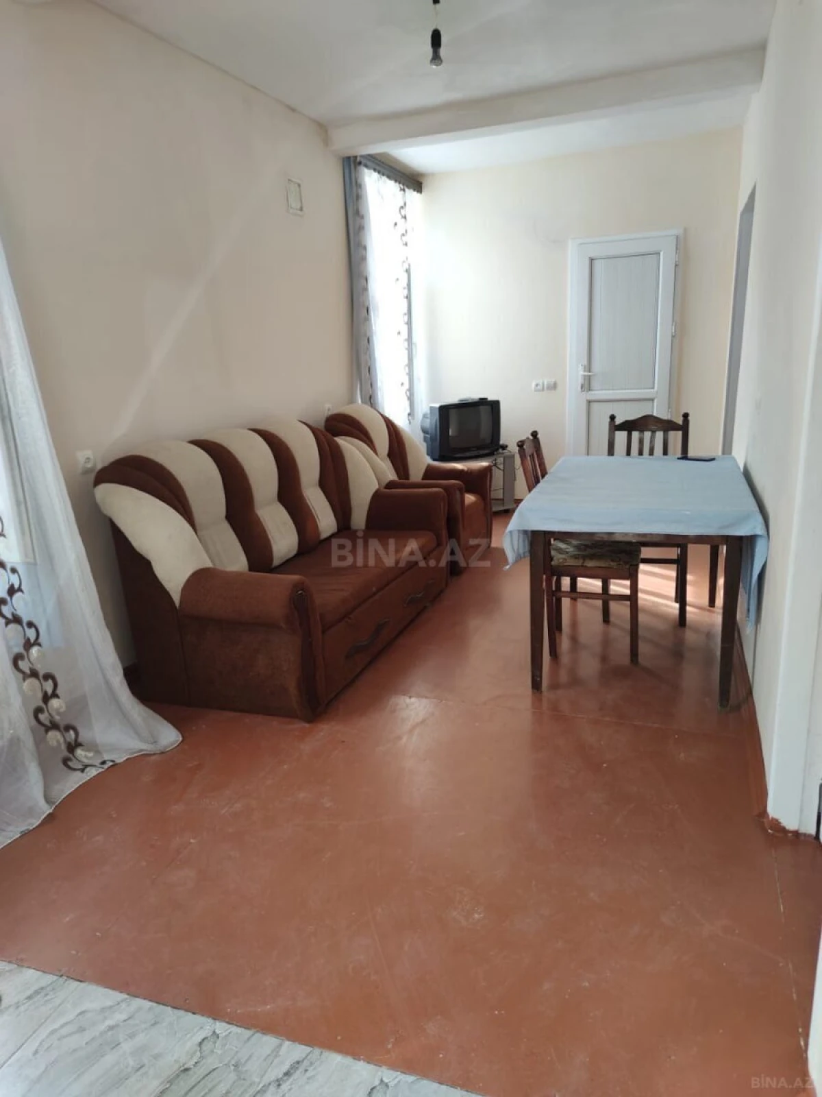 Satılır 8 otaqlı həyət evi 250 m²