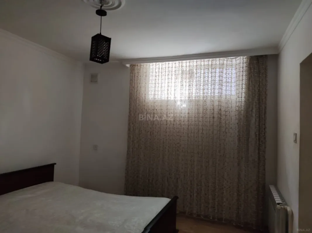 Satılır 8 otaqlı həyət evi 250 m²