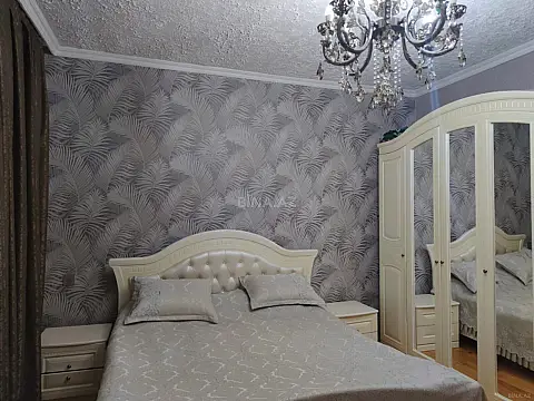 Satılır 8 otaqlı həyət evi 250 m²