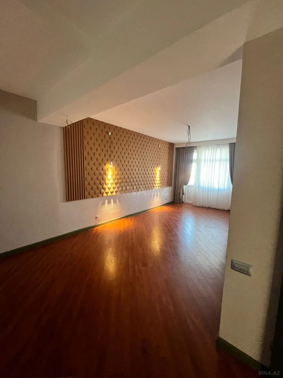 Satılır 3 otaqlı mənzil 130 m²