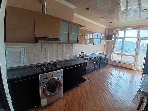 Kirayə verilir 3 otaqlı mənzil 135 m²