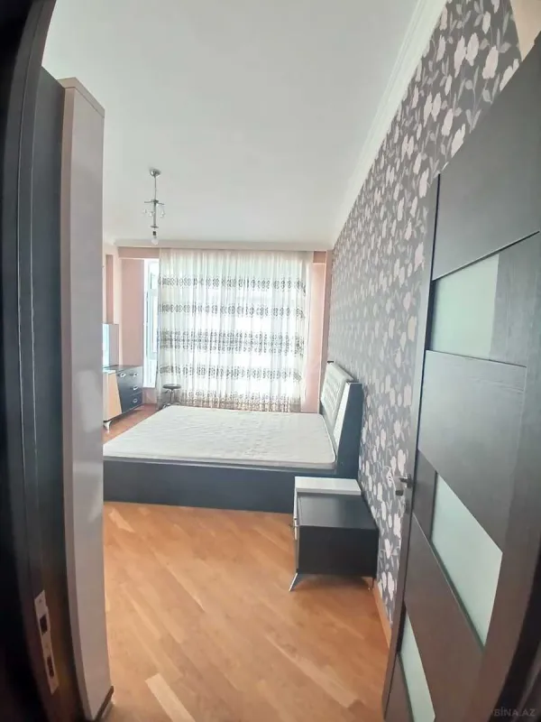 Kirayə verilir 3 otaqlı mənzil 135 m²