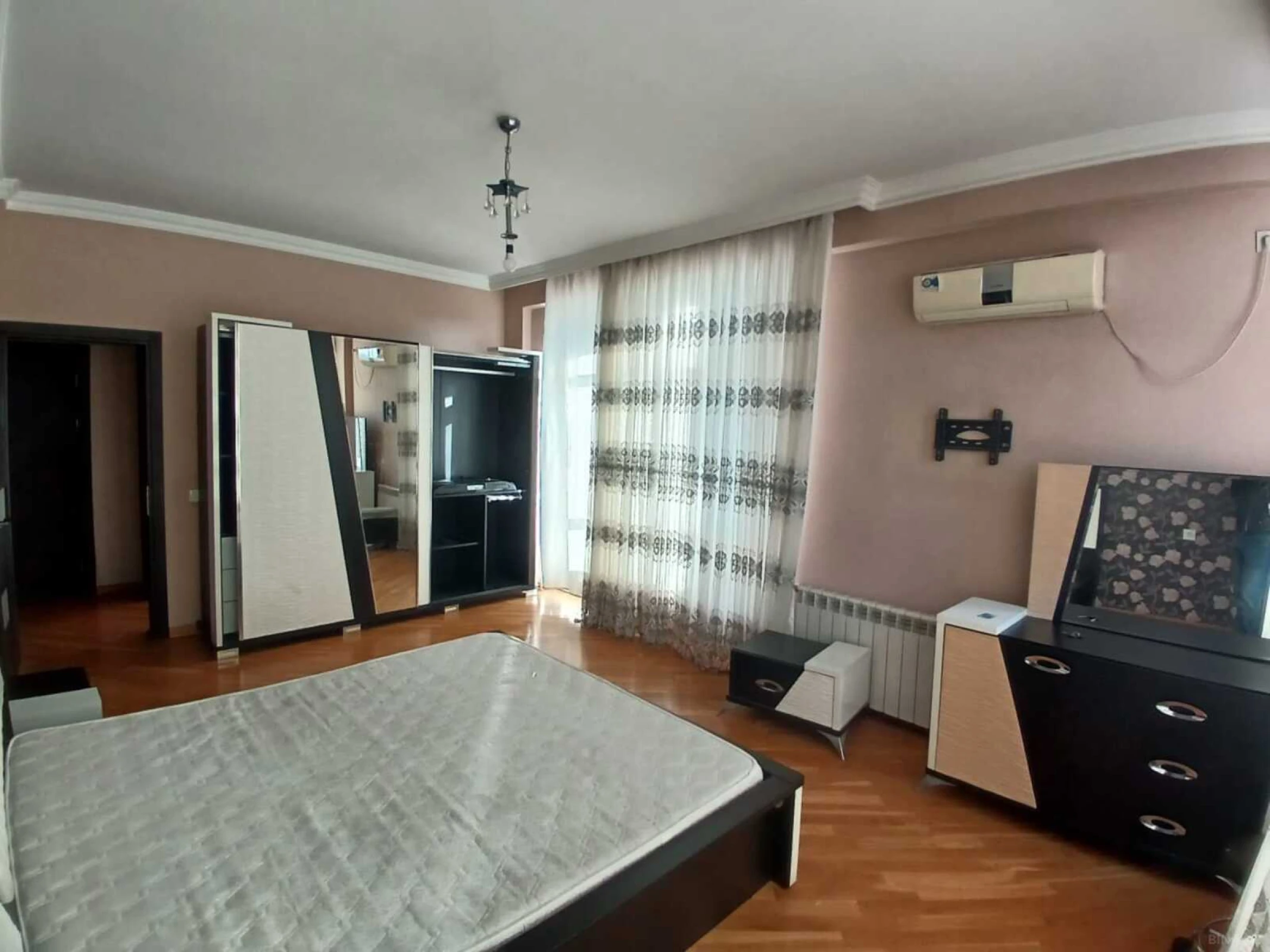 Kirayə verilir 3 otaqlı mənzil 135 m²