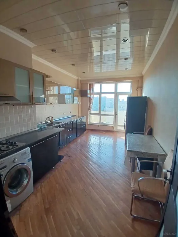 Kirayə verilir 3 otaqlı mənzil 135 m²