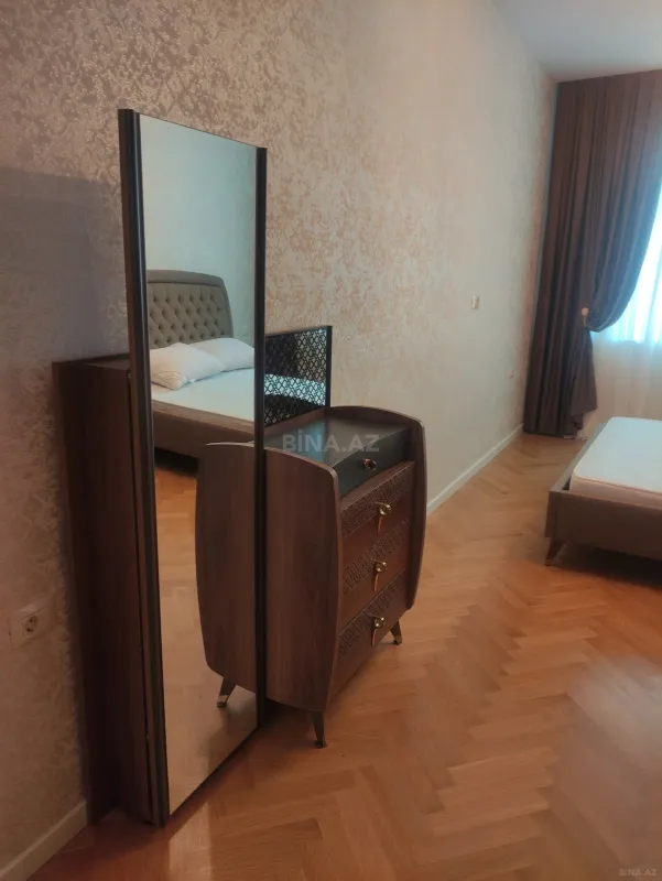 Kirayə verilir 3 otaqlı mənzil 130 m²