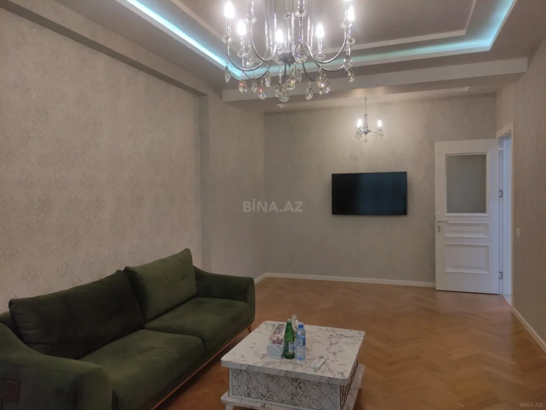 Kirayə verilir 3 otaqlı mənzil 130 m²