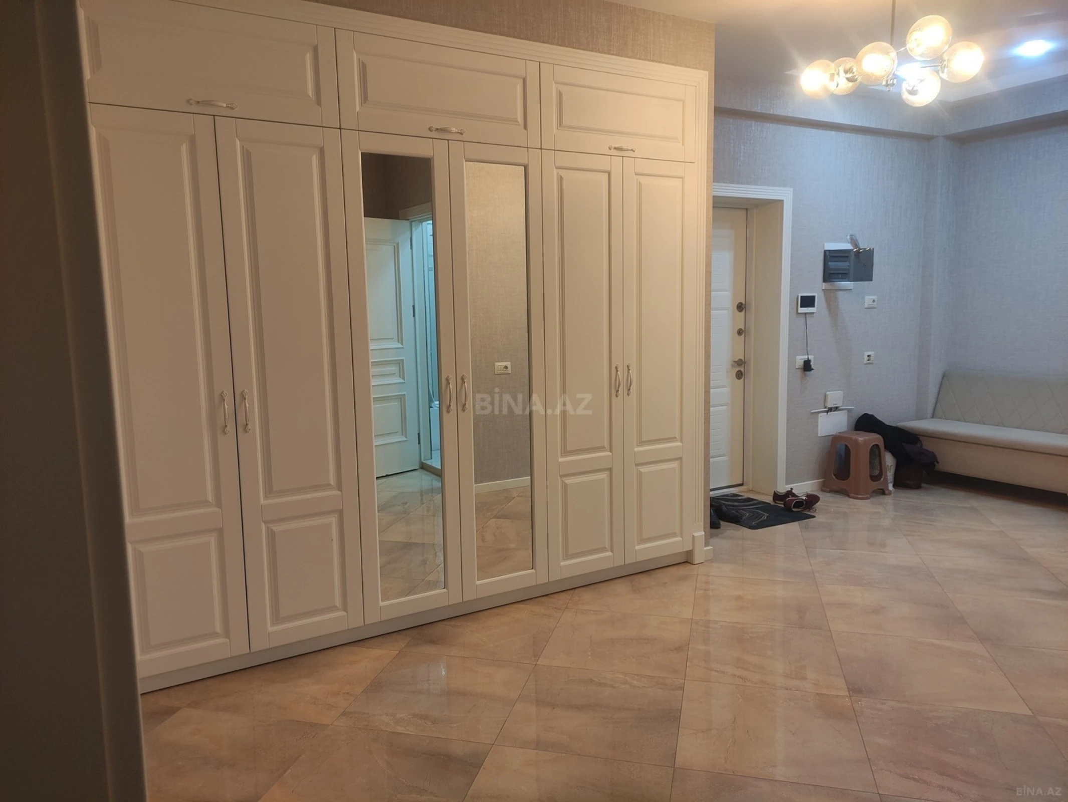 Kirayə verilir 3 otaqlı mənzil 130 m²
