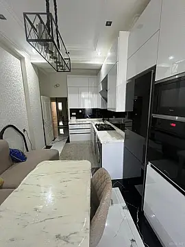 Satılır 4 otaqlı mənzil 150 m²