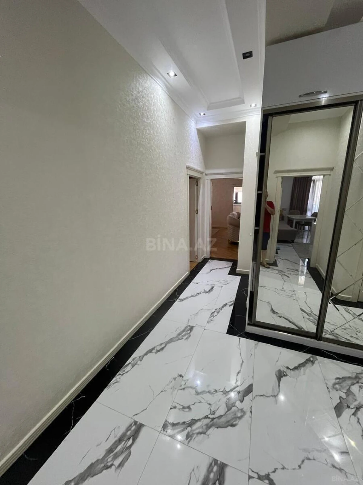 Satılır 4 otaqlı mənzil 150 m²