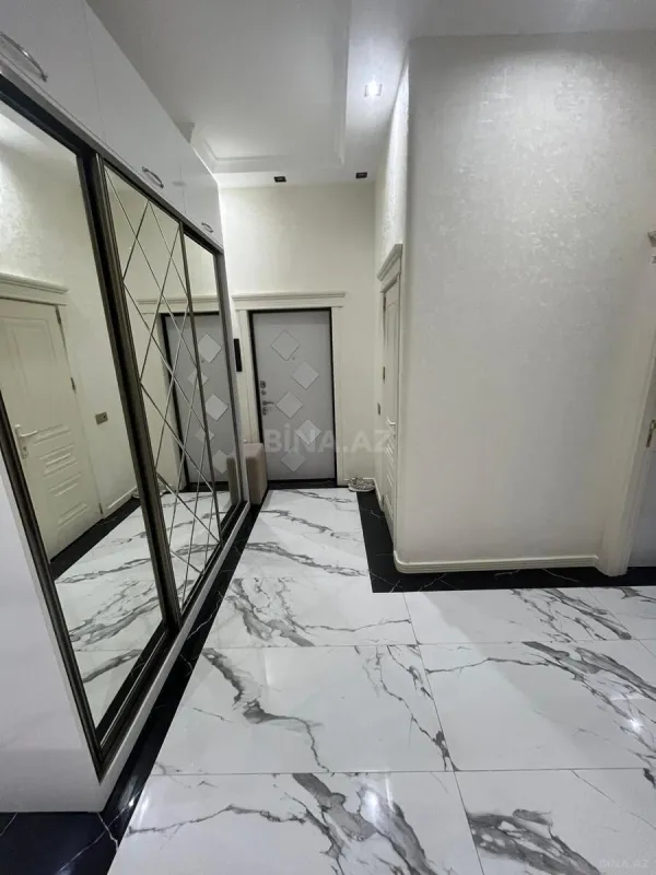 Satılır 4 otaqlı mənzil 150 m²