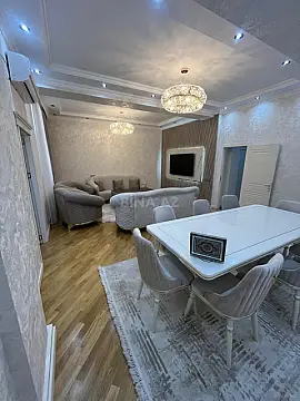Satılır 4 otaqlı mənzil 150 m²