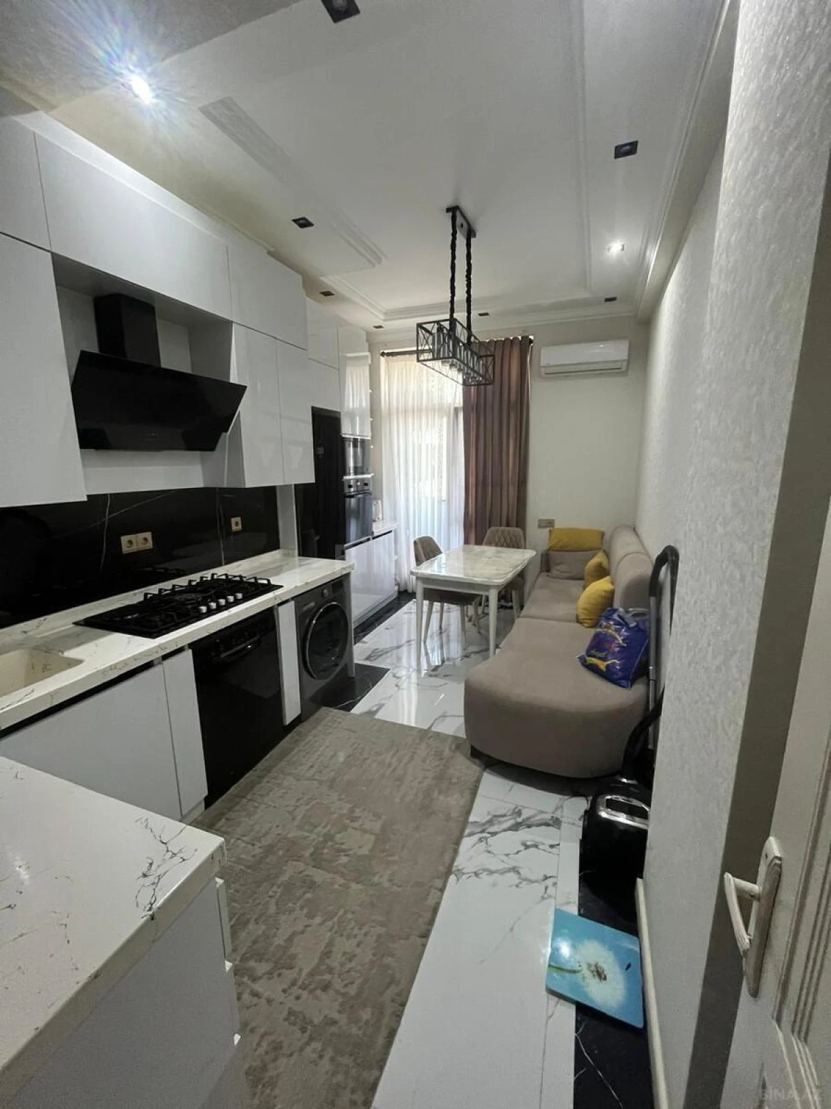 Satılır 4 otaqlı mənzil 150 m²