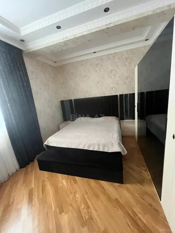 Satılır 4 otaqlı mənzil 150 m²