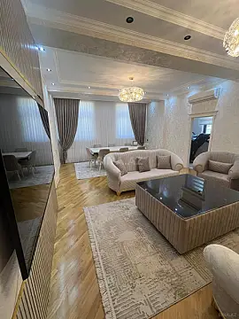 Satılır 4 otaqlı mənzil 150 m²