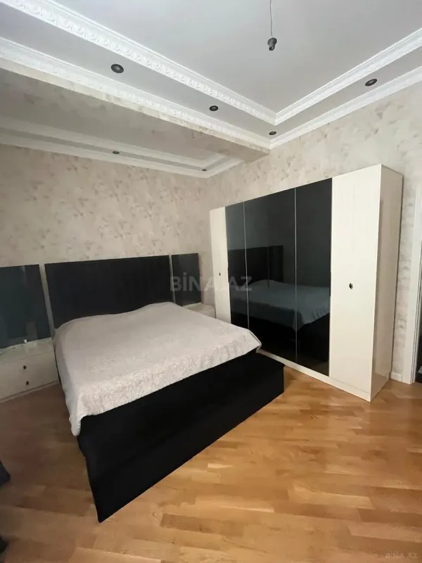Satılır 4 otaqlı mənzil 150 m²