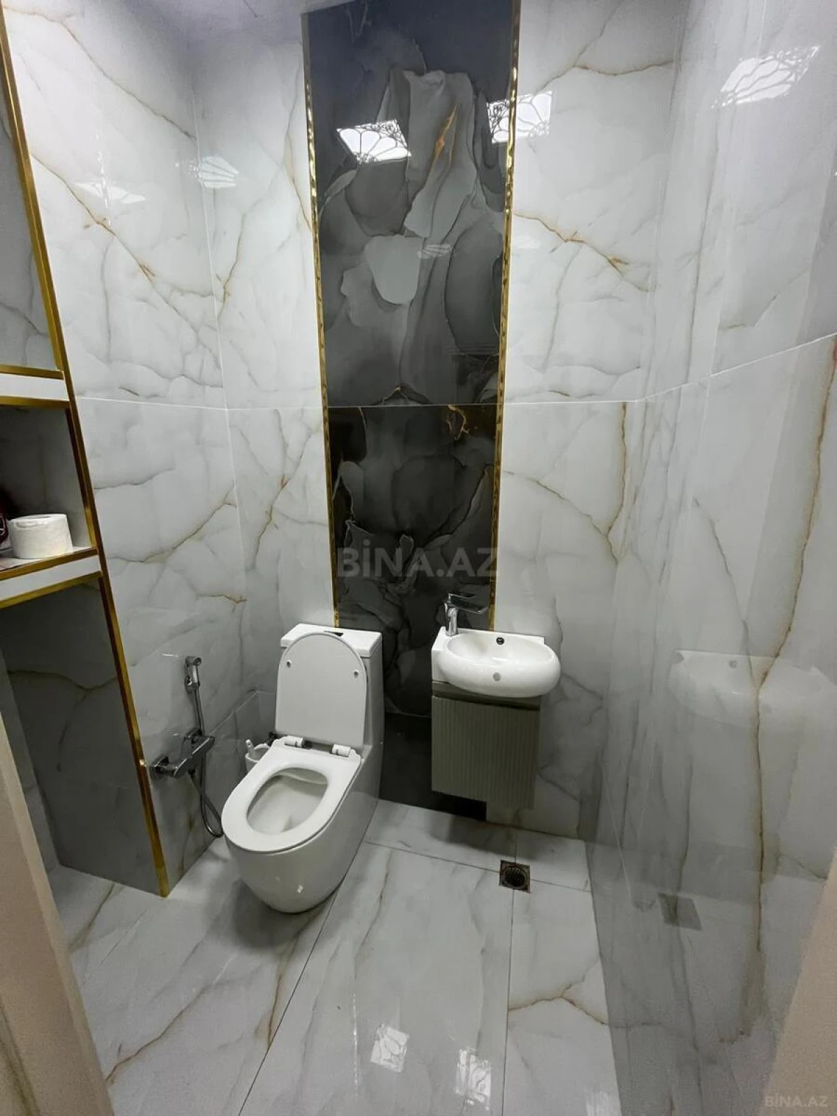 Satılır 4 otaqlı mənzil 150 m²
