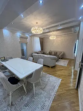 Satılır 4 otaqlı mənzil 150 m²