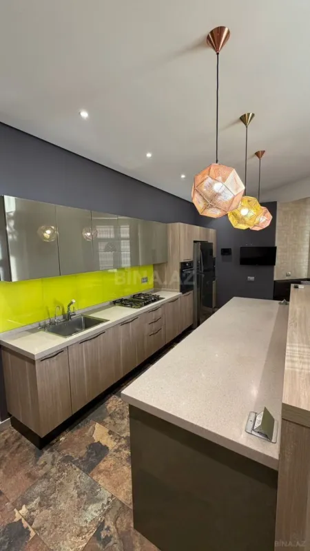 Satılır 3 otaqlı mənzil 140 m²