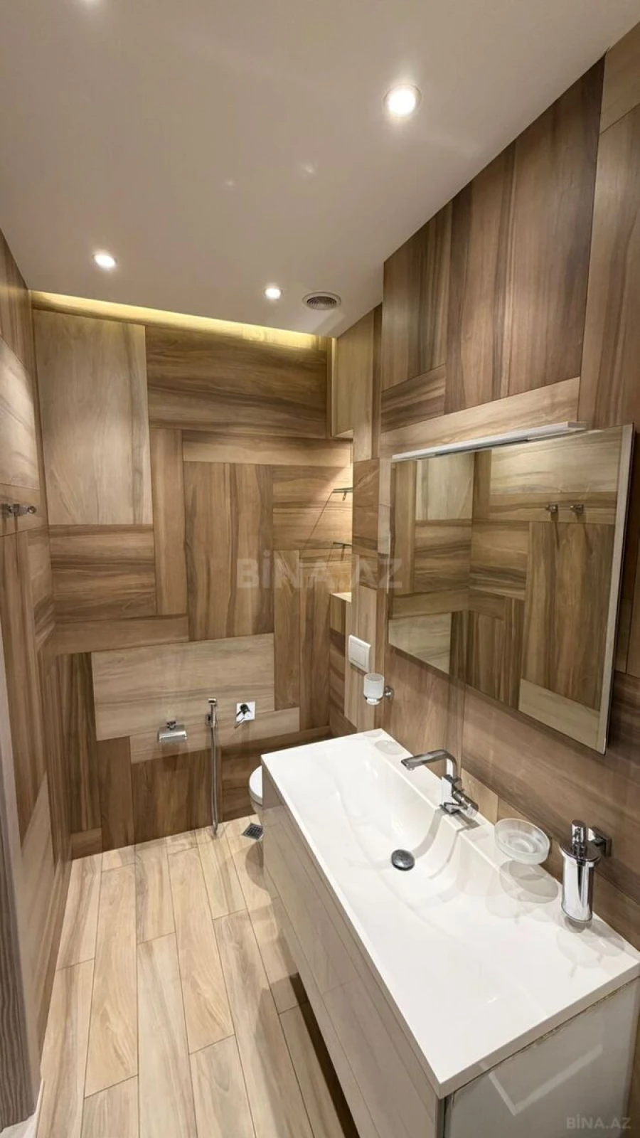 Satılır 3 otaqlı mənzil 140 m²