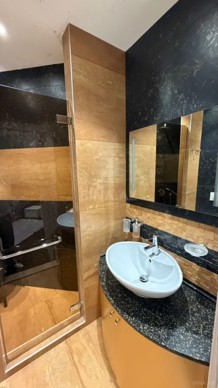 Satılır 3 otaqlı mənzil 140 m²