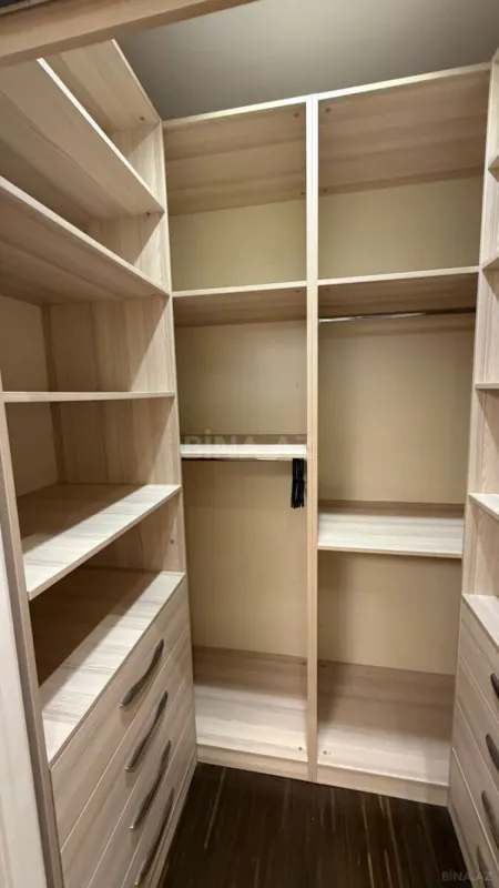 Satılır 3 otaqlı mənzil 140 m²