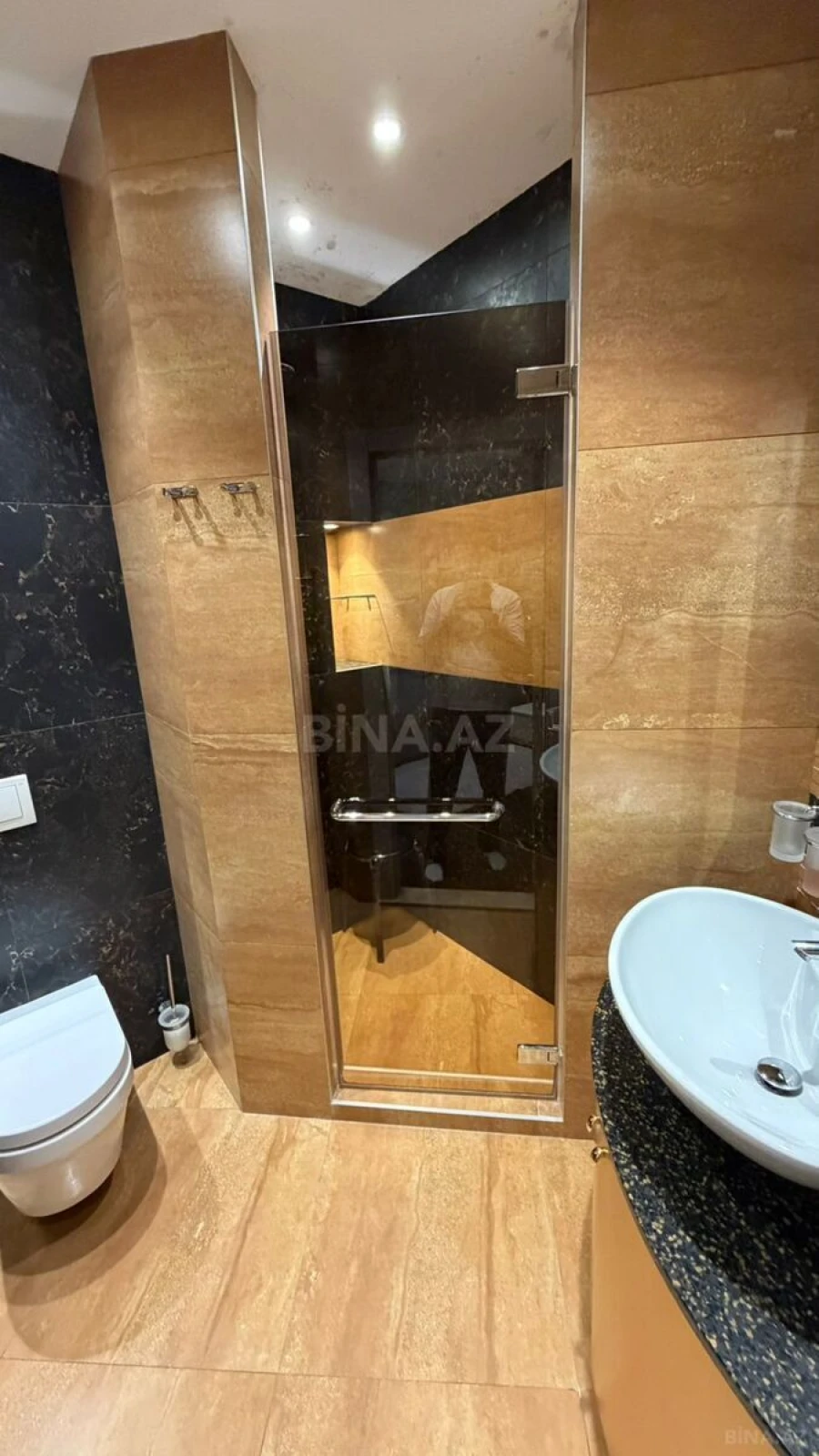 Satılır 3 otaqlı mənzil 140 m²