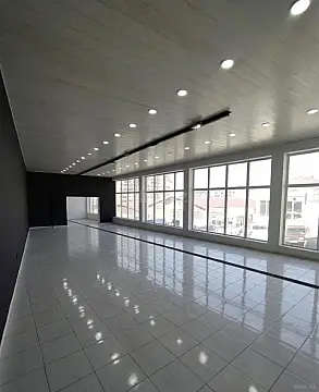 Kirayə verilir obyekt 220 m²