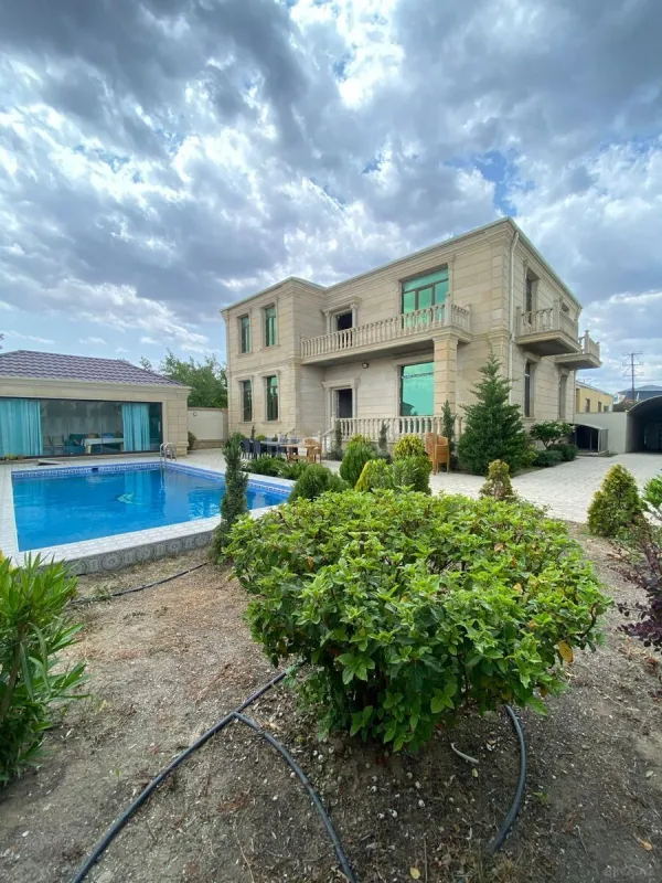 Satılır 6 otaqlı həyət evi 400 m²