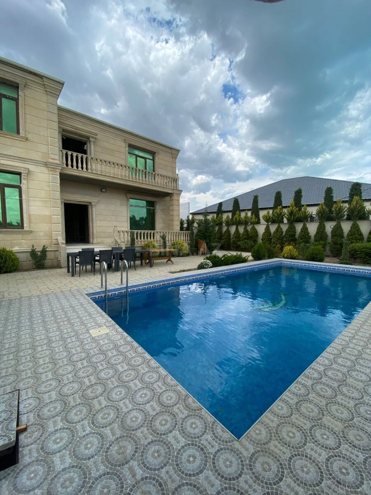 Satılır 6 otaqlı həyət evi 400 m²