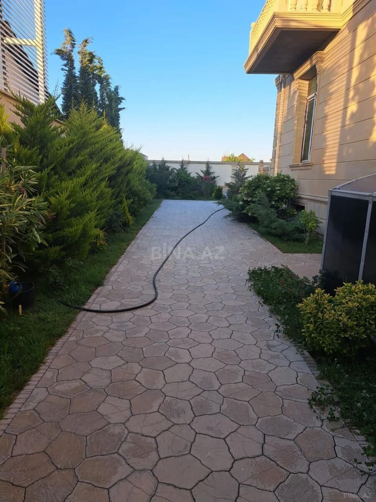 Satılır 6 otaqlı həyət evi 400 m²