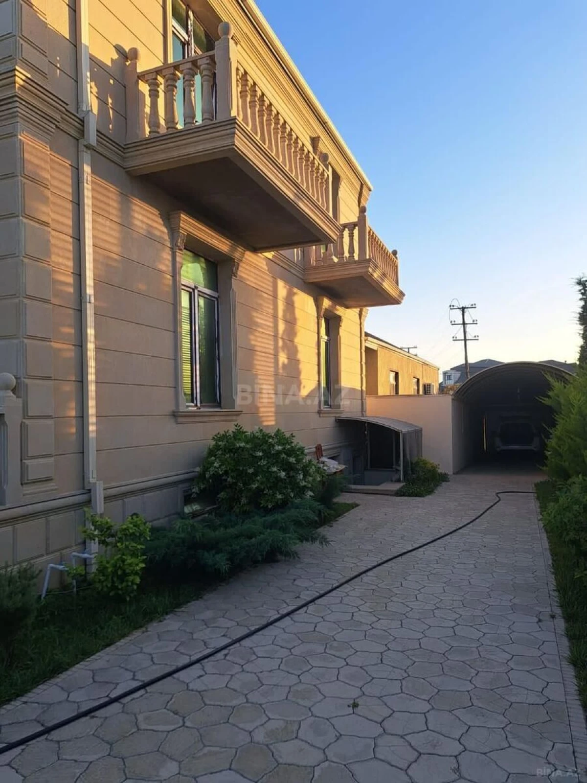 Satılır 6 otaqlı həyət evi 400 m²