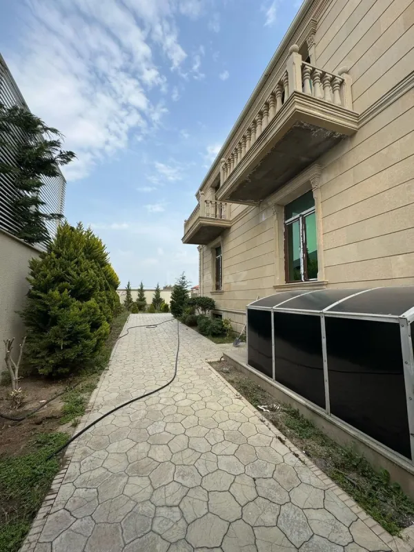 Satılır 6 otaqlı həyət evi 400 m²