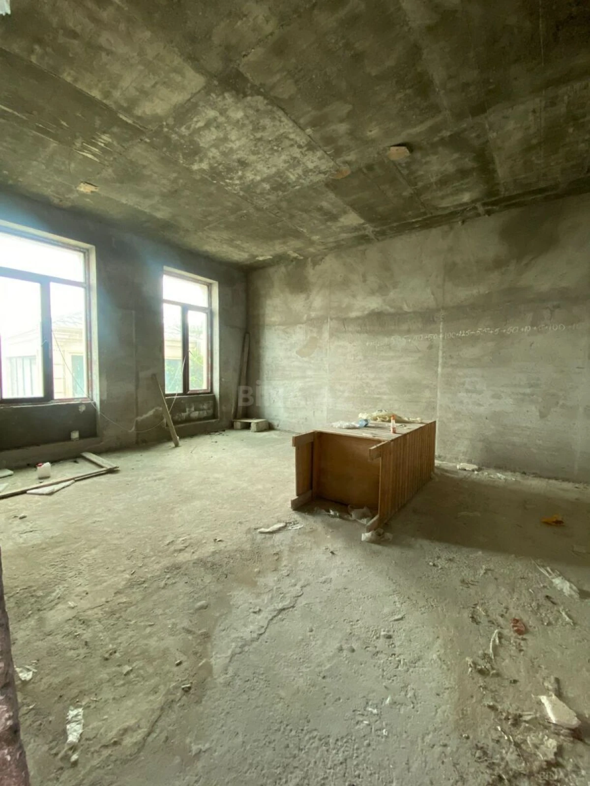 Satılır 6 otaqlı həyət evi 400 m²