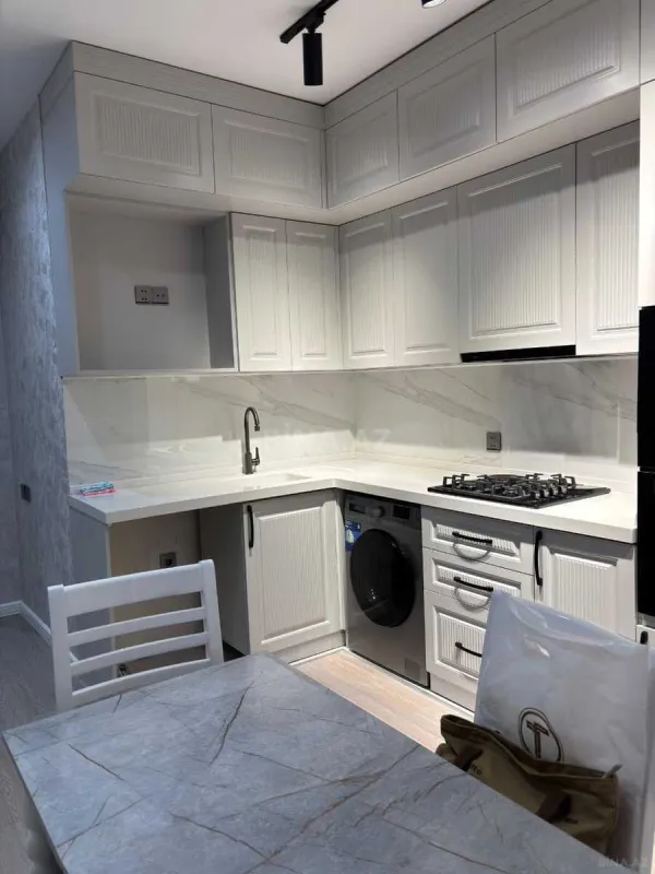 Kirayə verilir 2 otaqlı mənzil 100 m²