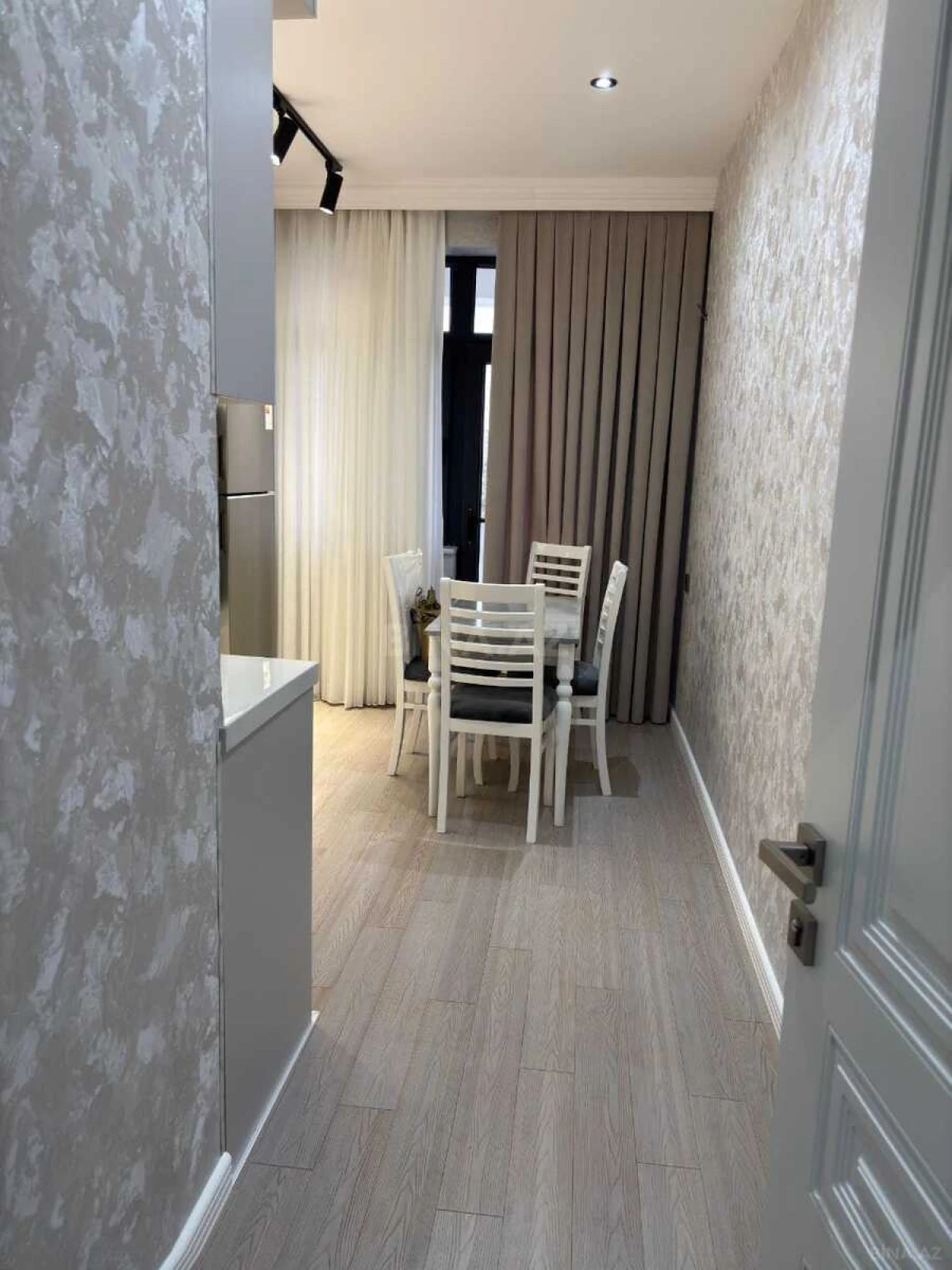 Kirayə verilir 2 otaqlı mənzil 100 m²