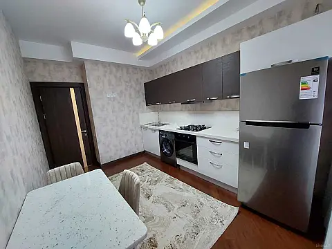 Kirayə verilir 2 otaqlı mənzil 83 m²