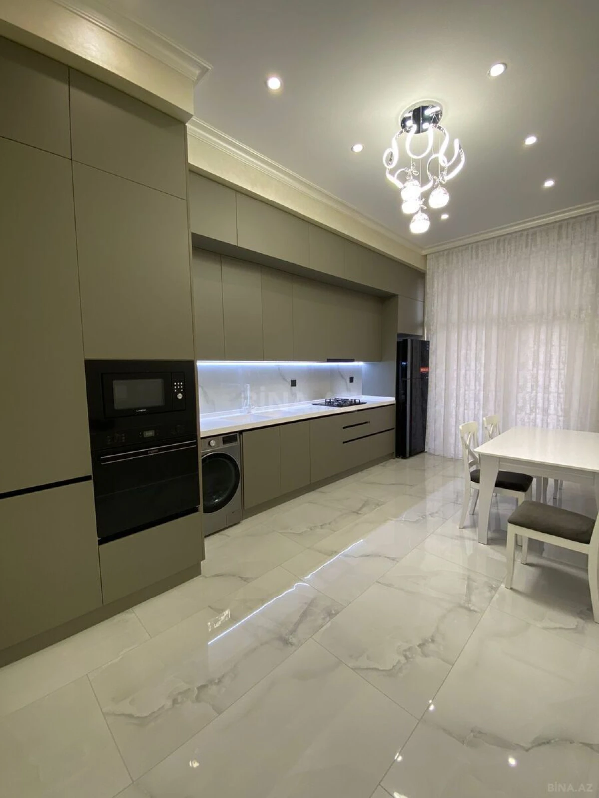 Kirayə verilir 3 otaqlı mənzil 120 m²