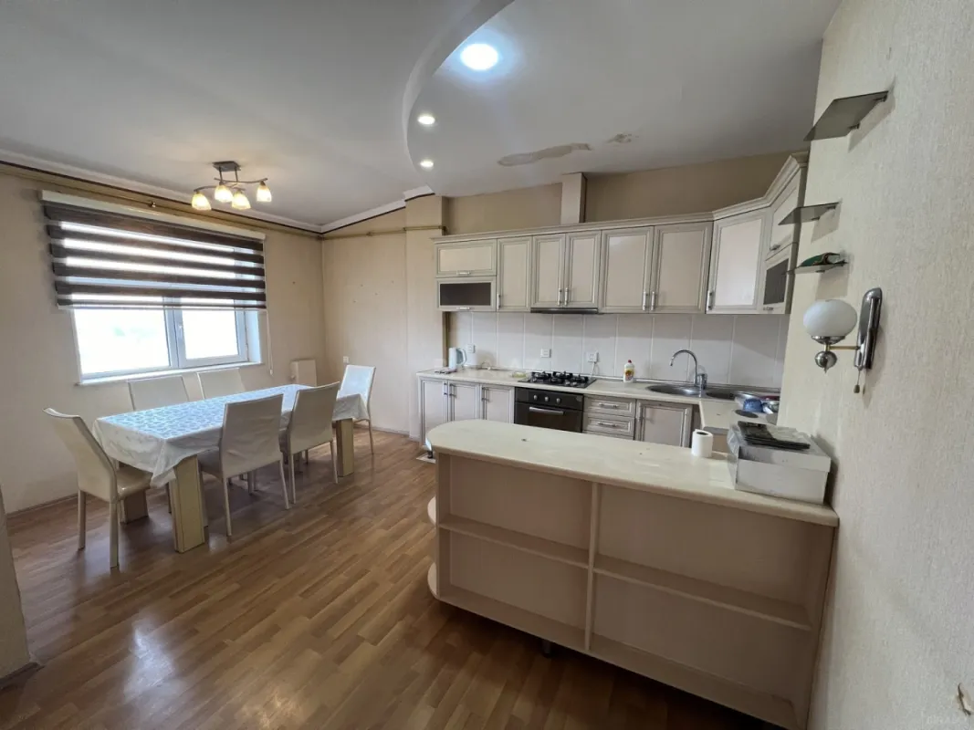 Satılır 3 otaqlı mənzil 120 m²