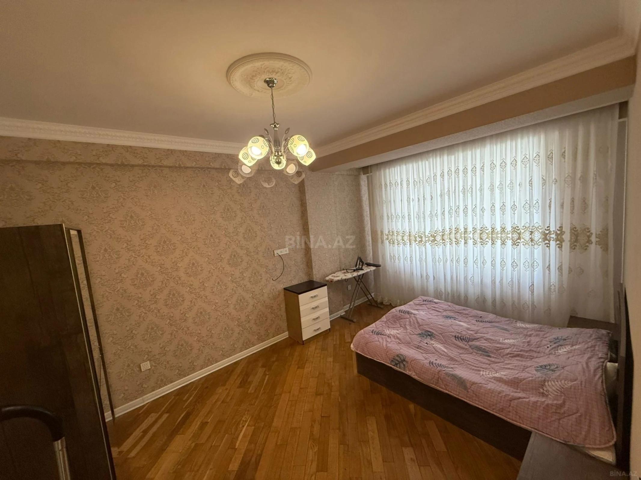 Kirayə verilir 2 otaqlı mənzil 90 m²