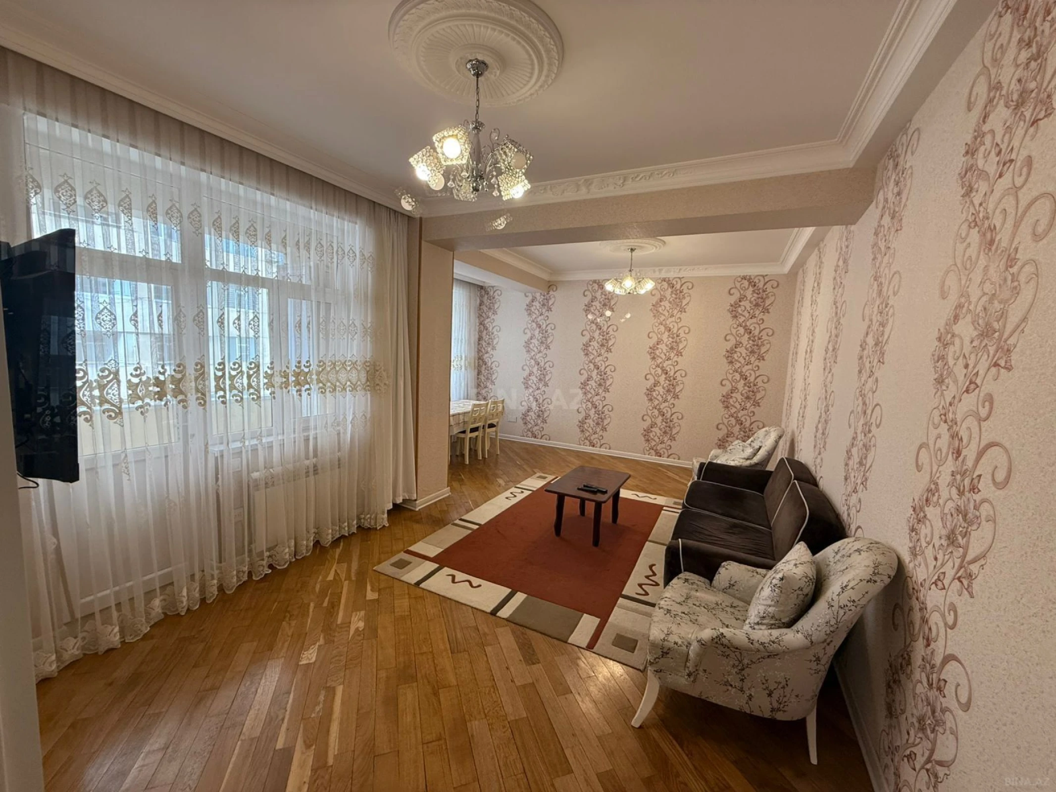 Kirayə verilir 2 otaqlı mənzil 90 m²
