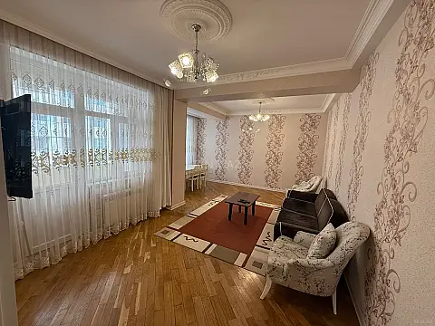 Kirayə verilir 2 otaqlı mənzil 90 m²