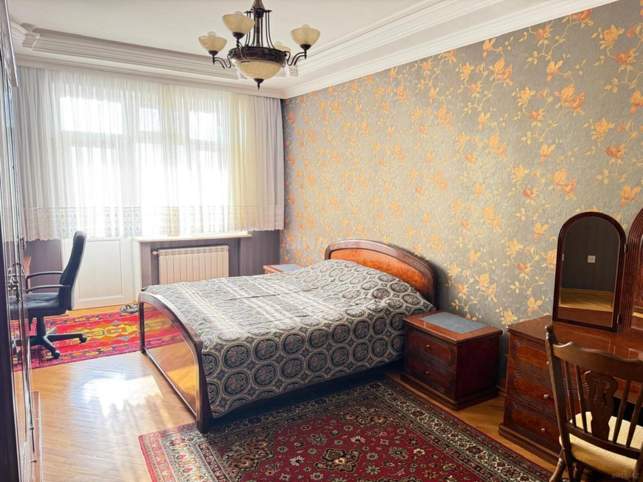 Kirayə verilir 4 otaqlı mənzil 200 m²