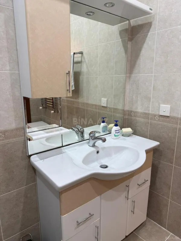 Kirayə verilir 4 otaqlı mənzil 200 m²